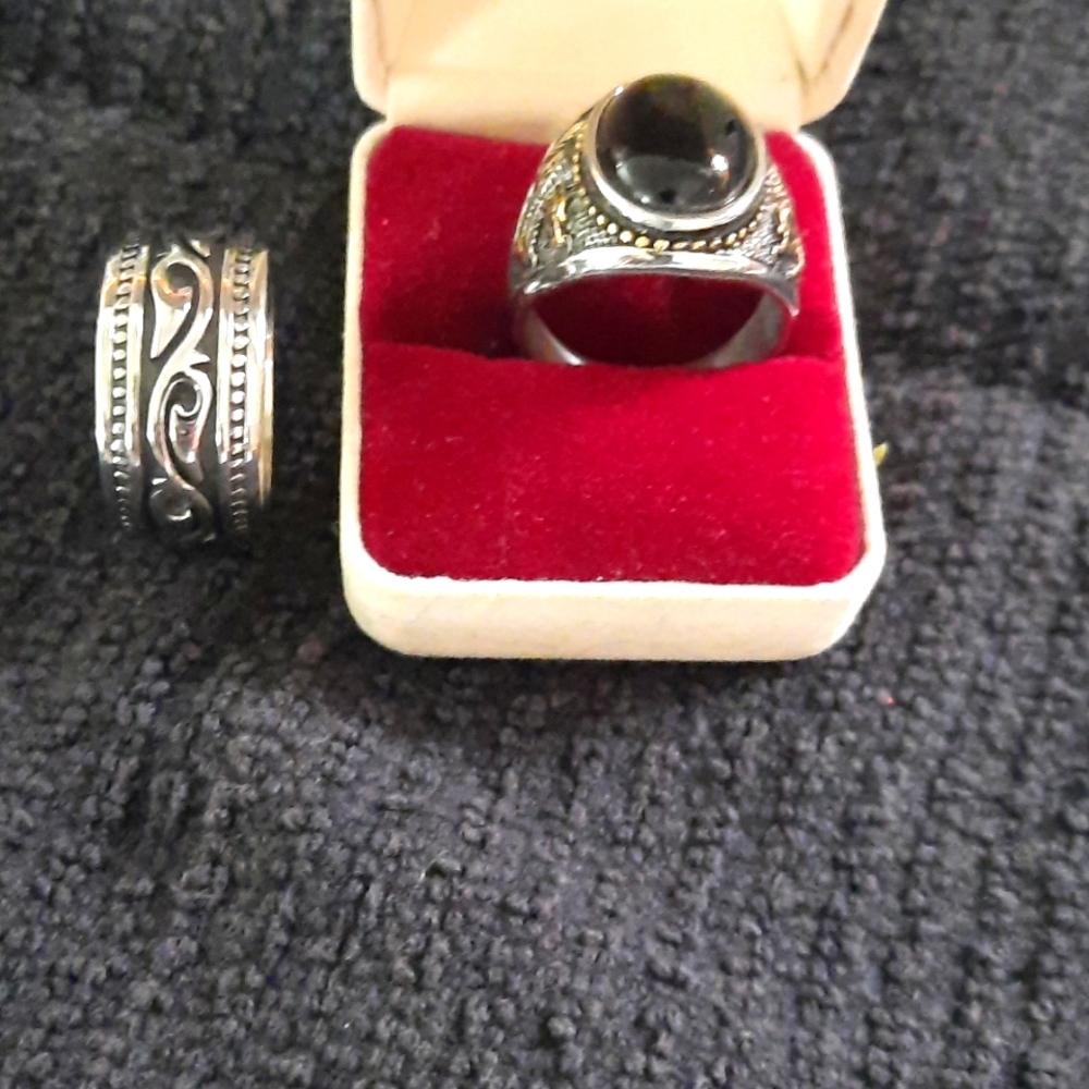 Mens rings.